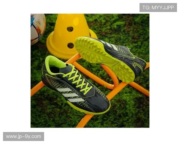 冬季儿童足球鞋如何选择以全面保障户外运动的舒适与安全体验性提升 冬季儿童足球鞋如何选择以全面保障户外运动的舒适与安全体验性提升