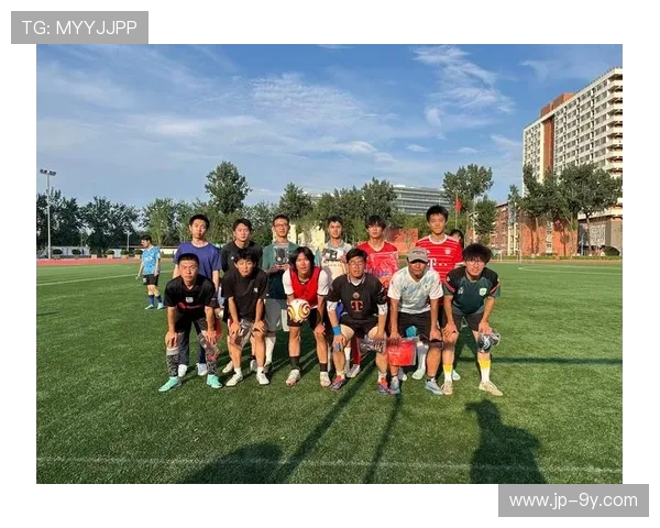 奋进绿茵展青春风采中职职工足球运动激发团结与奋斗精神